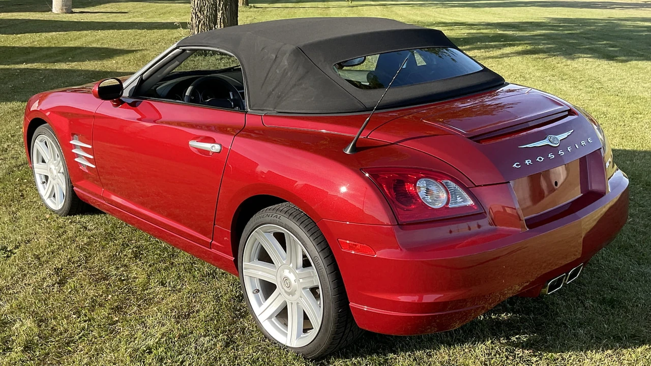 2006 Chrysler Crossfire - Image 11 of 13