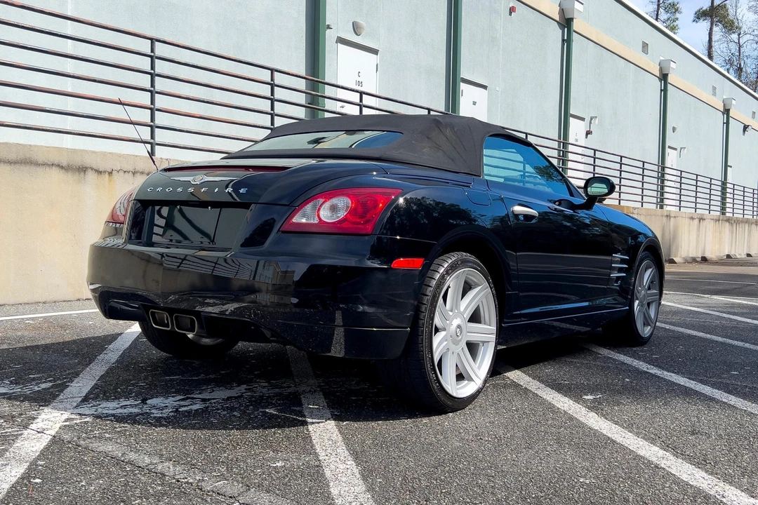 2006 Chrysler Crossfire - Image 18 of 31