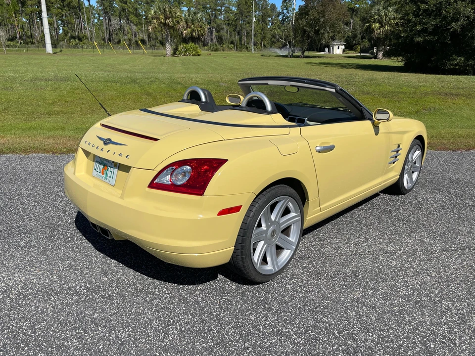 2006 Chrysler Crossfire - Image 10 of 31