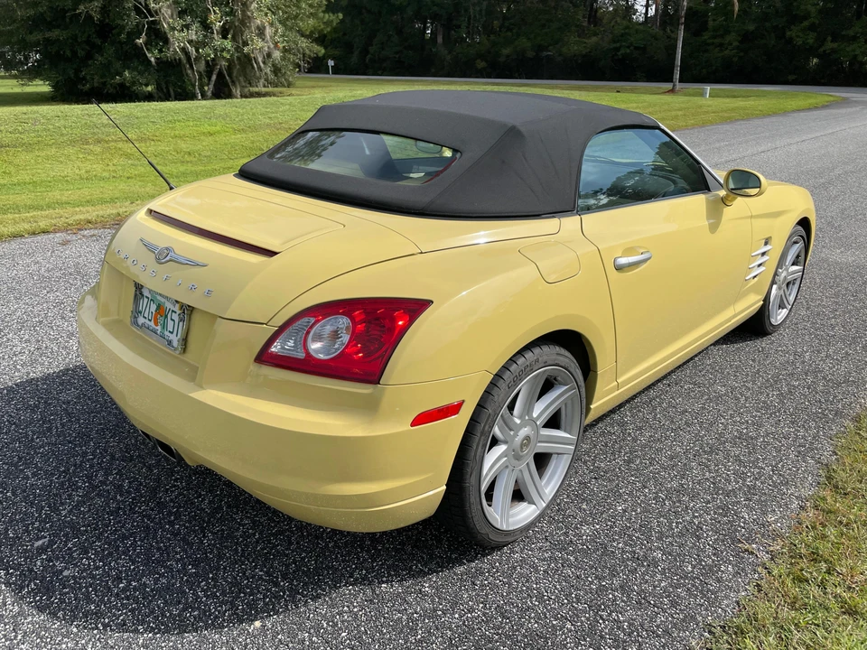 2006 Chrysler Crossfire - Image 24 of 31