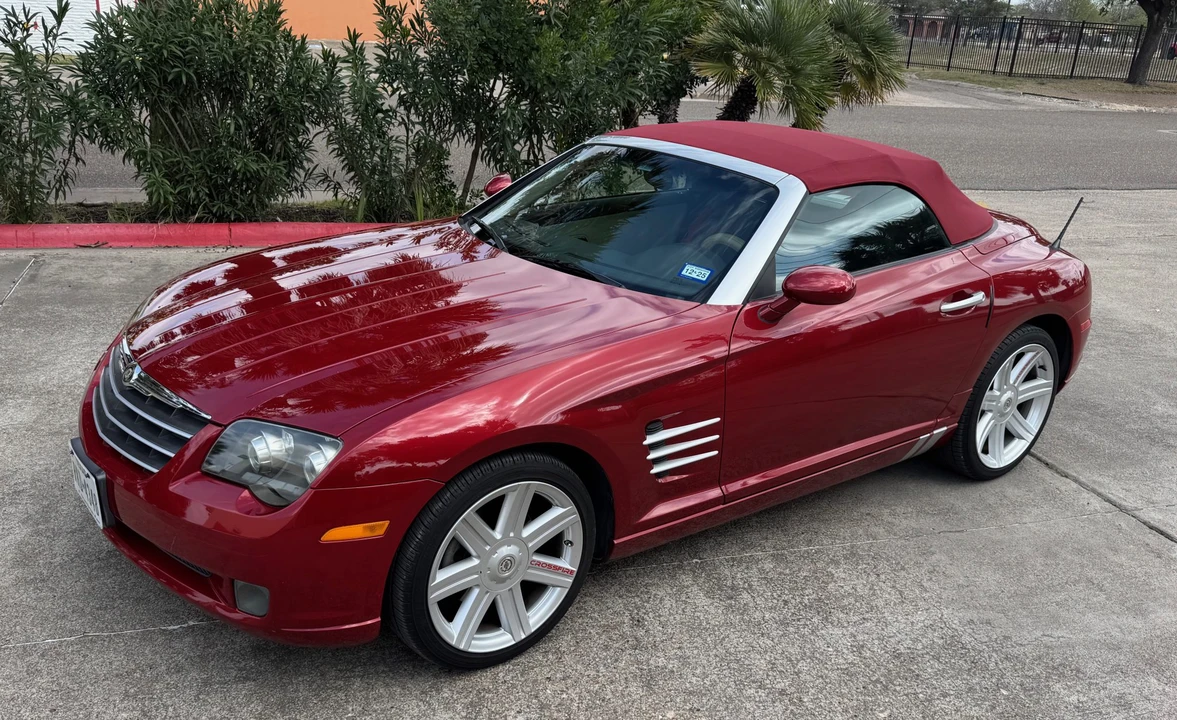 2006 Chrysler Crossfire - Image 2 of 31