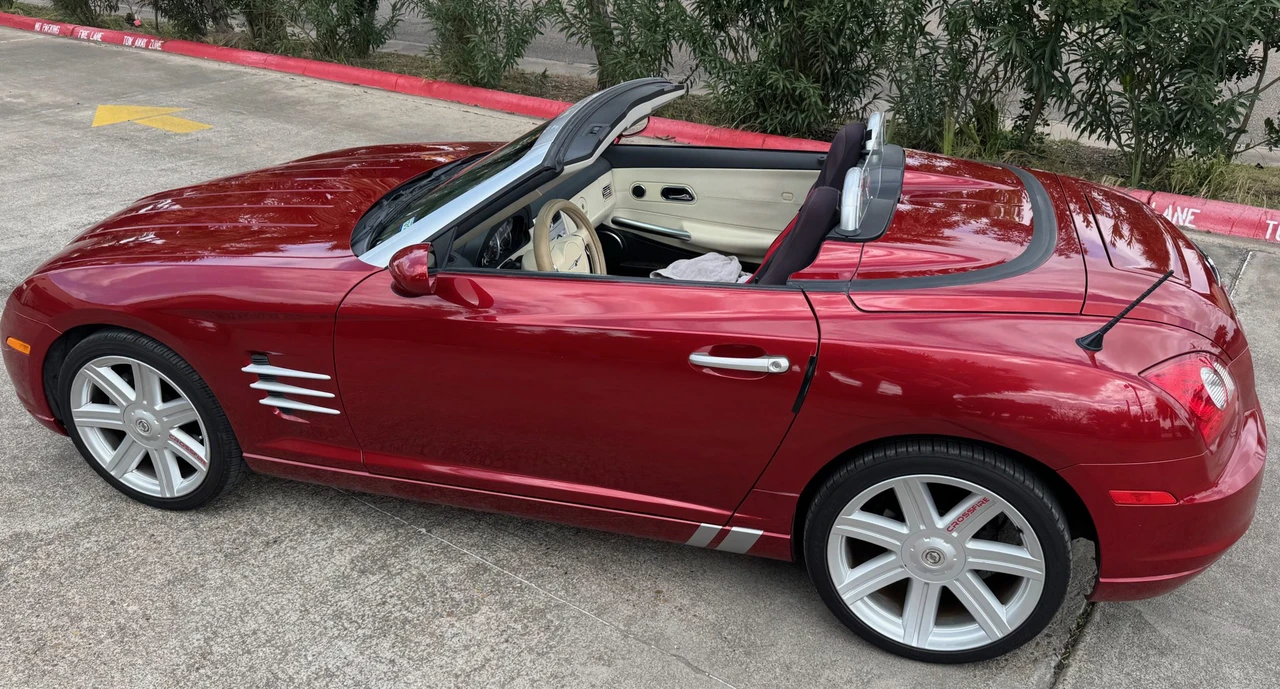 2006 Chrysler Crossfire - Image 6 of 31
