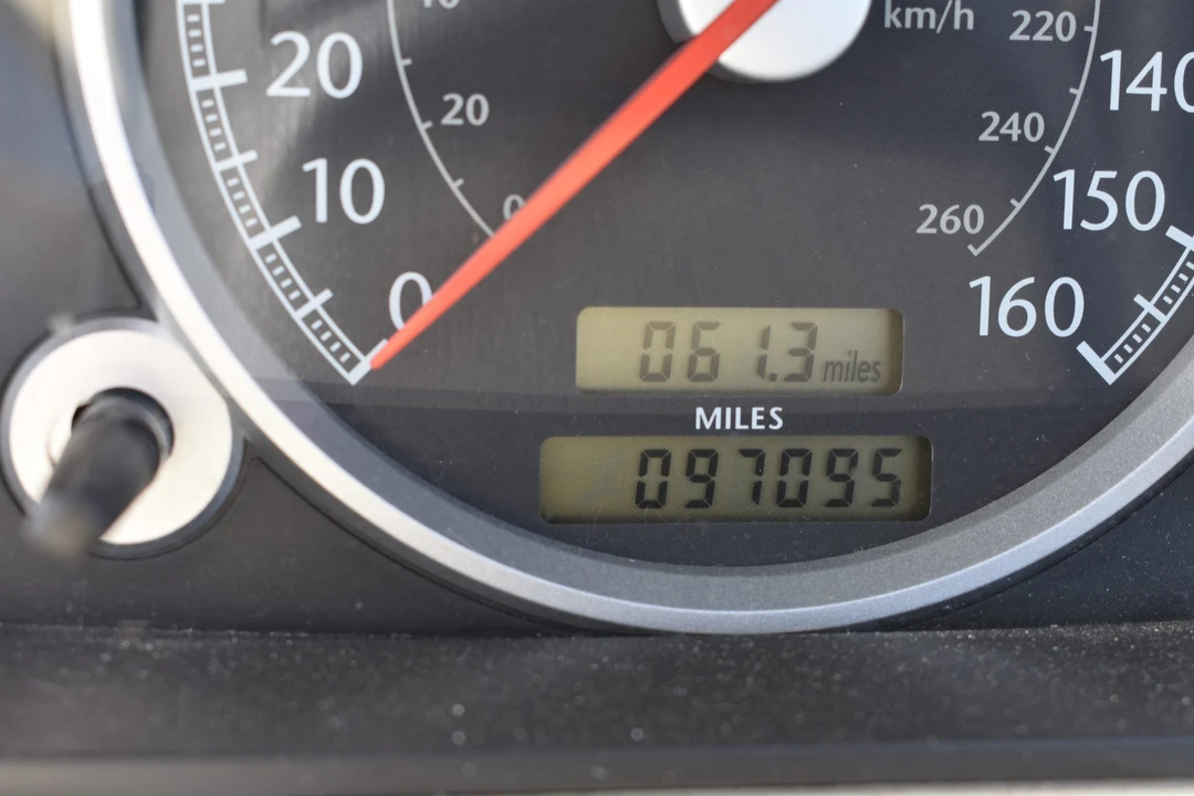 2006 Chrysler Crossfire - Image 21 of 31