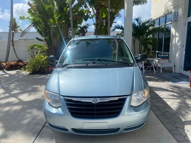 2006 Chrysler Town & Country - Image 3 of 21