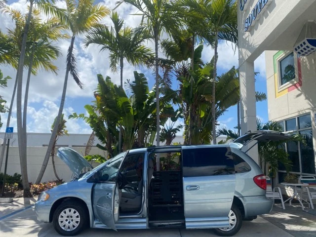 2006 Chrysler Town & Country - Image 9 of 21