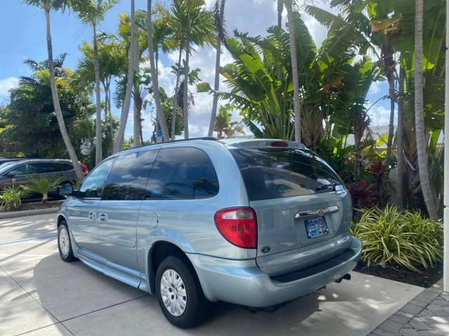 2006 Chrysler Town & Country - Image 6 of 21