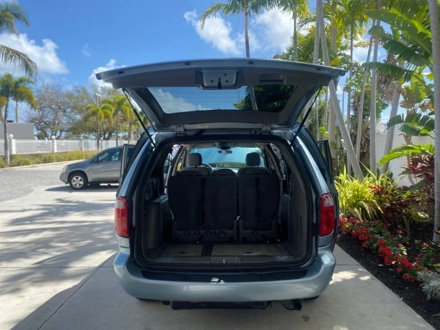 2006 Chrysler Town & Country - Image 16 of 21