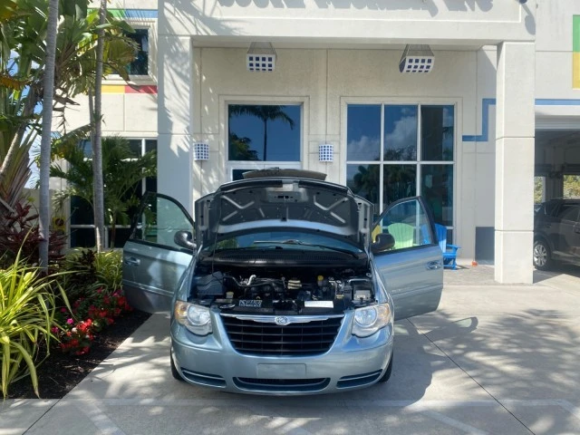 2006 Chrysler Town & Country - Image 17 of 21