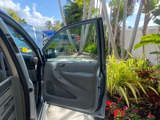 2006 Chrysler Town & Country - Image 12 of 21