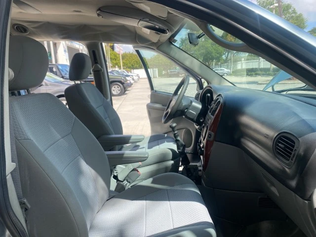 2006 Chrysler Town & Country - Image 13 of 21