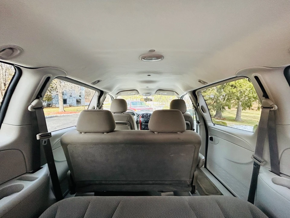 2006 Chrysler Town & Country - Image 19 of 21