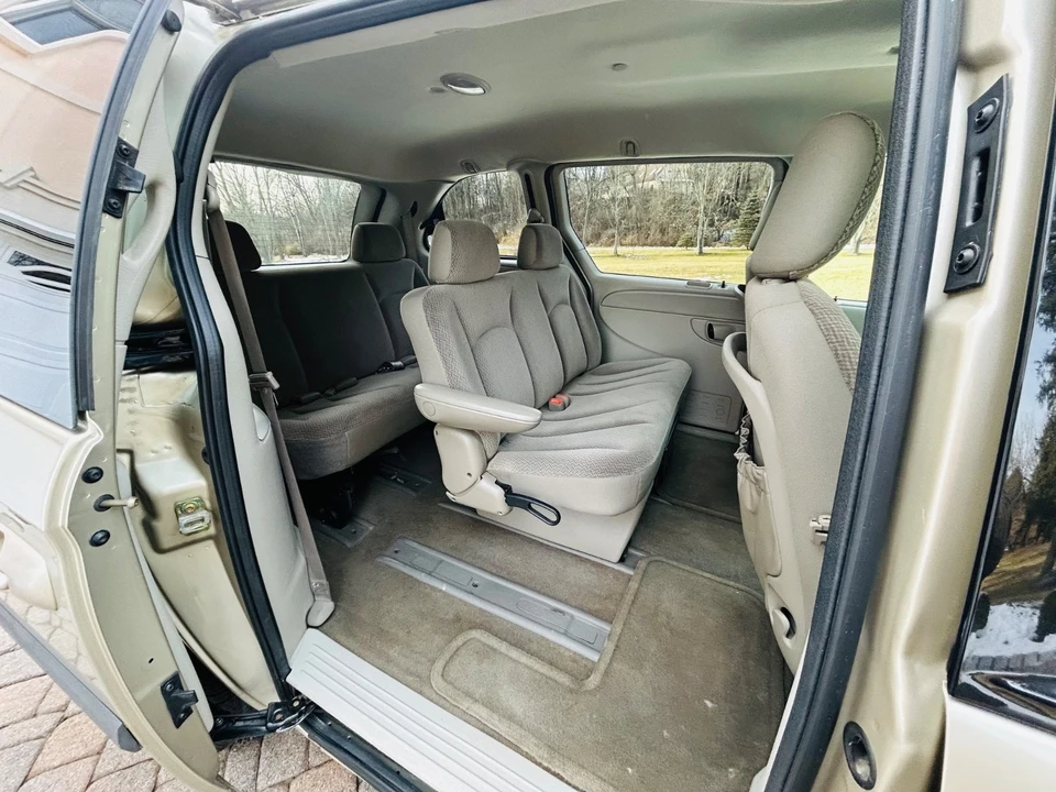 2006 Chrysler Town & Country - Image 12 of 21