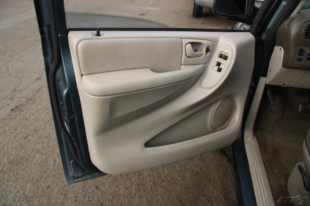 2006 Chrysler Town & Country - Image 11 of 21
