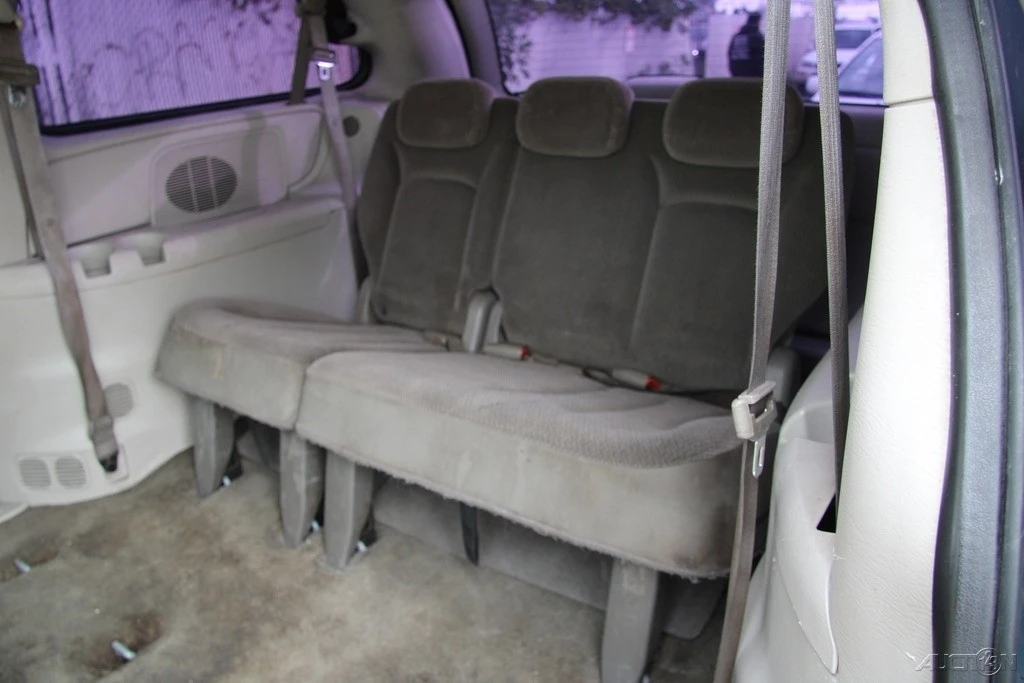 2006 Chrysler Town & Country - Image 18 of 21