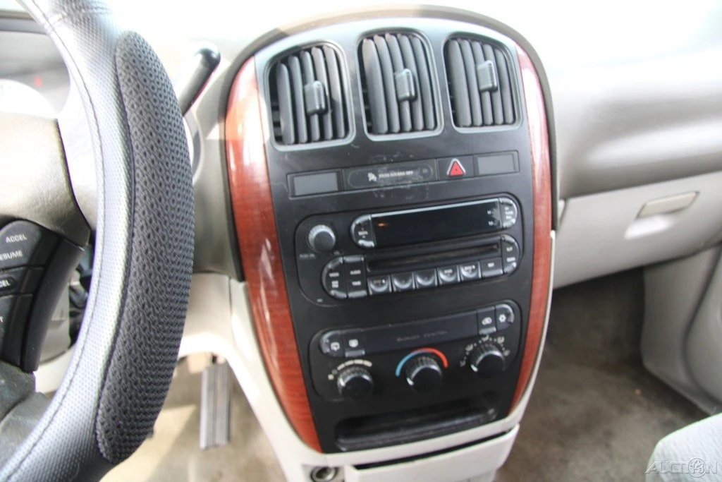 2006 Chrysler Town & Country - Image 16 of 21