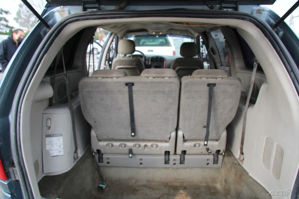 2006 Chrysler Town & Country - Image 20 of 21