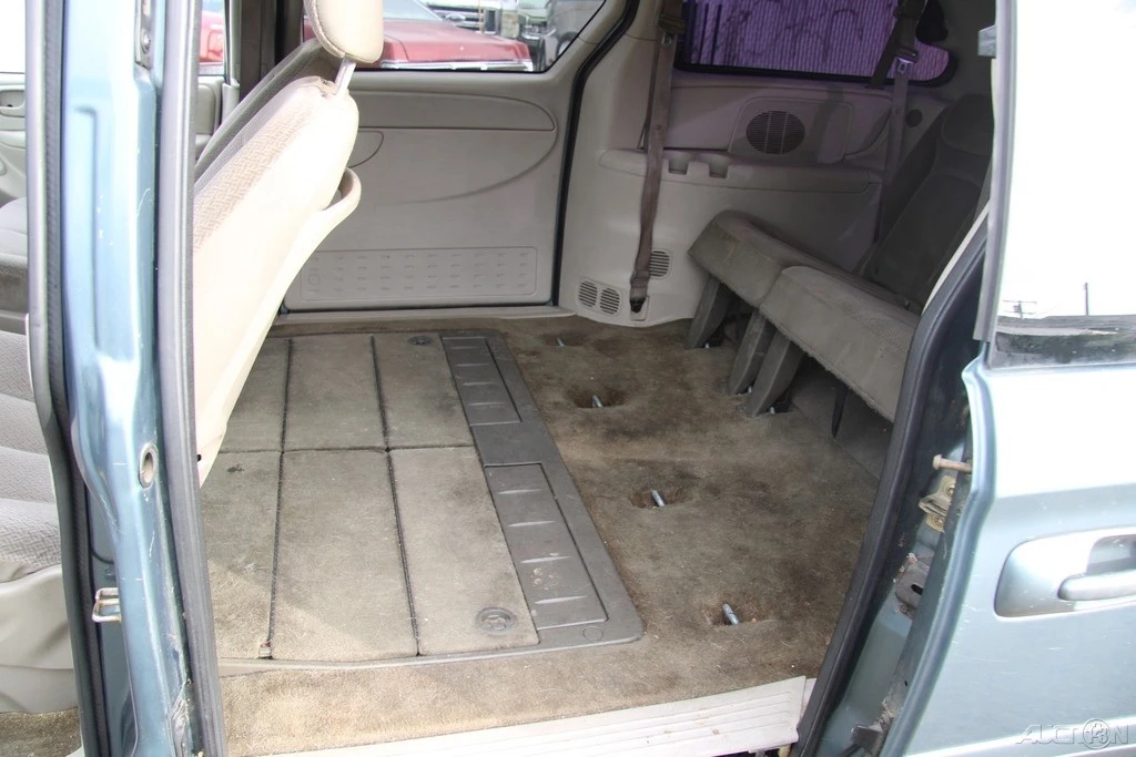 2006 Chrysler Town & Country - Image 17 of 21