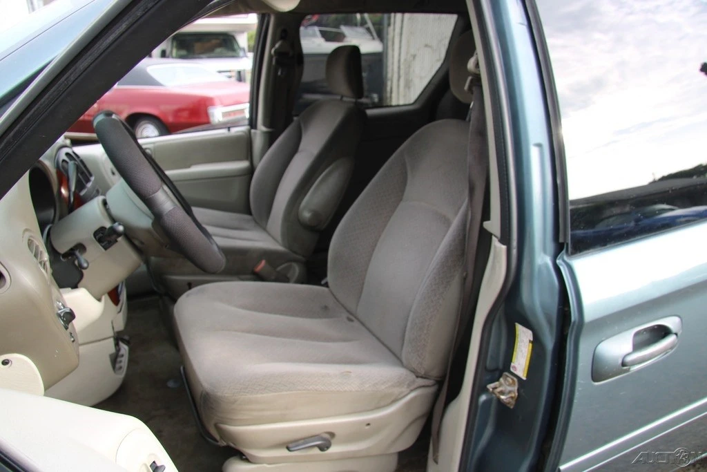 2006 Chrysler Town & Country - Image 12 of 21