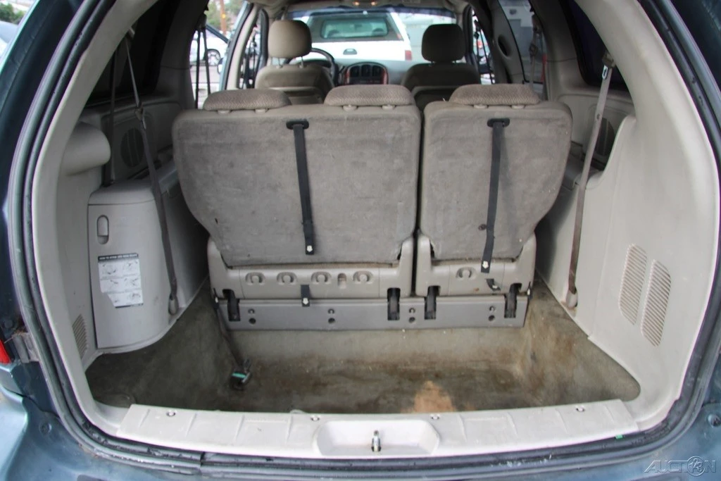 2006 Chrysler Town & Country - Image 19 of 21