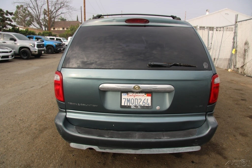 2006 Chrysler Town & Country - Image 5 of 21