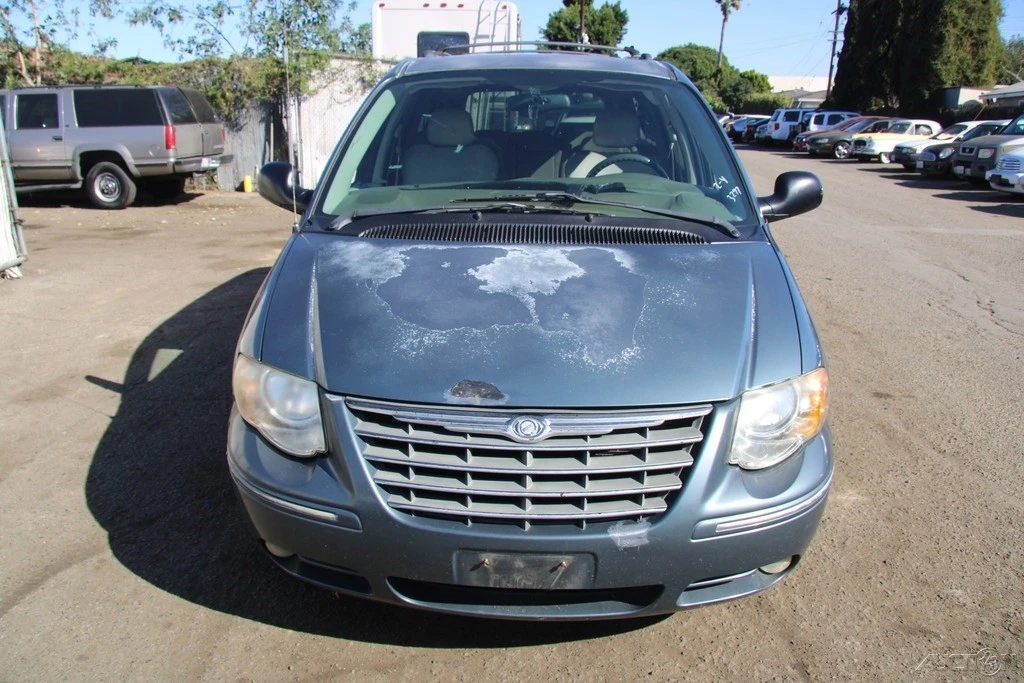 2006 Chrysler Town & Country - Image 10 of 21