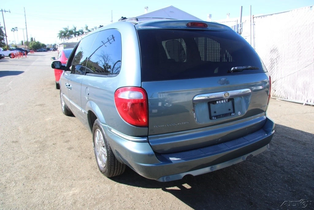 2006 Chrysler Town & Country - Image 5 of 21