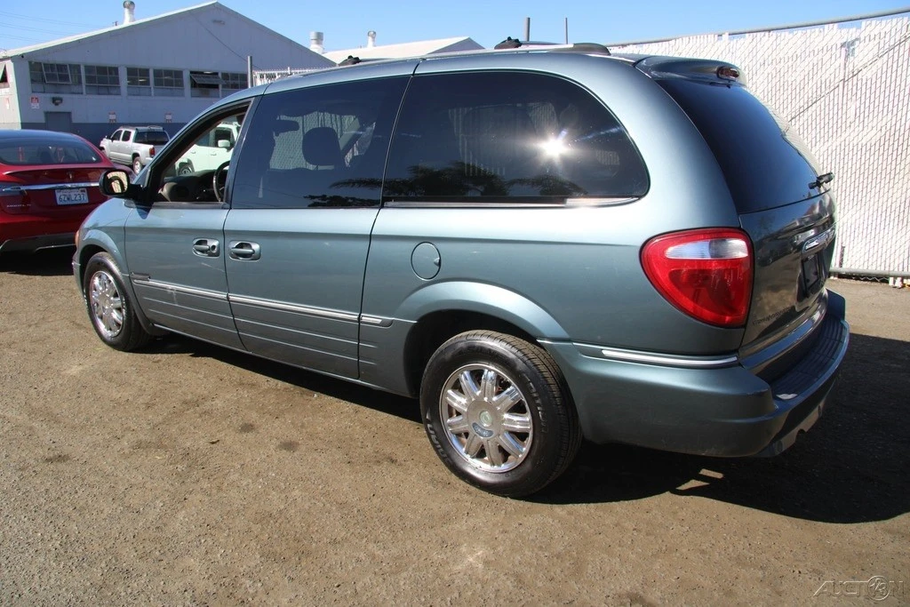 2006 Chrysler Town & Country - Image 4 of 21