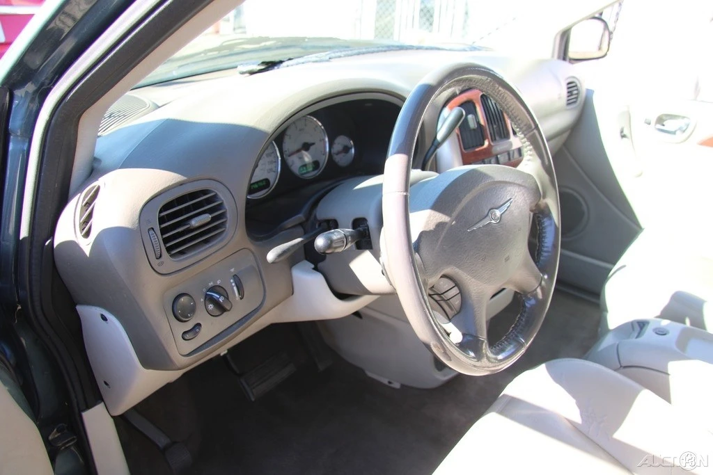 2006 Chrysler Town & Country - Image 14 of 21