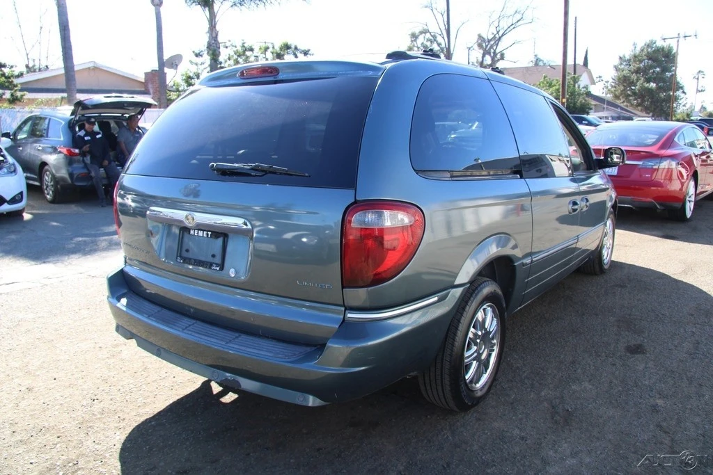 2006 Chrysler Town & Country - Image 7 of 21