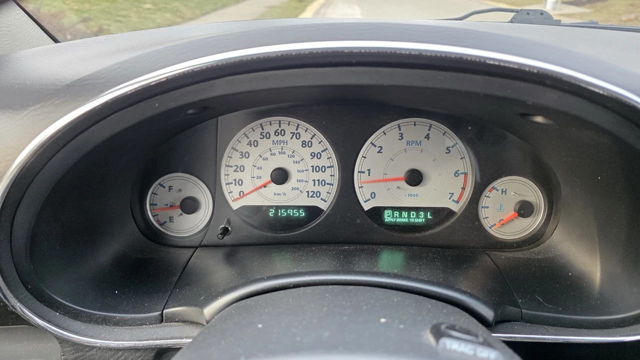 2006 Chrysler Town & Country - Image 9 of 12