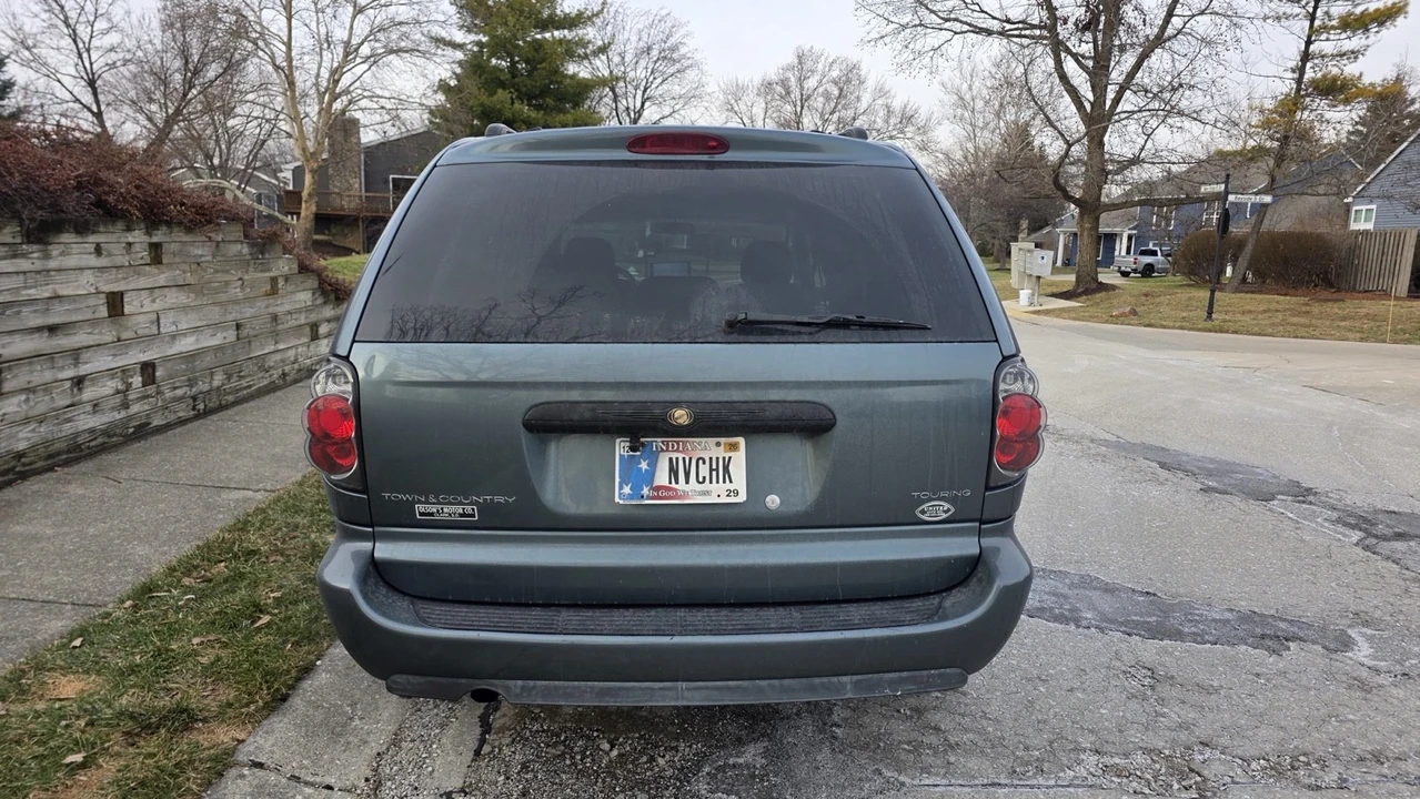 2006 Chrysler Town & Country - Image 4 of 11