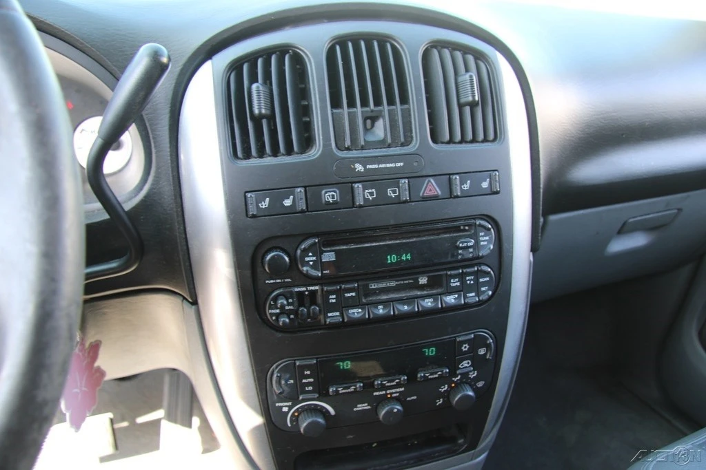 2006 Chrysler Town & Country - Image 18 of 21
