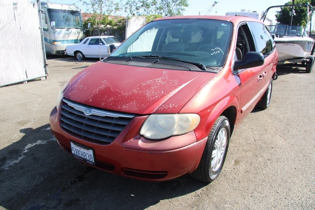 2006 Chrysler Town & Country - Image 2 of 21