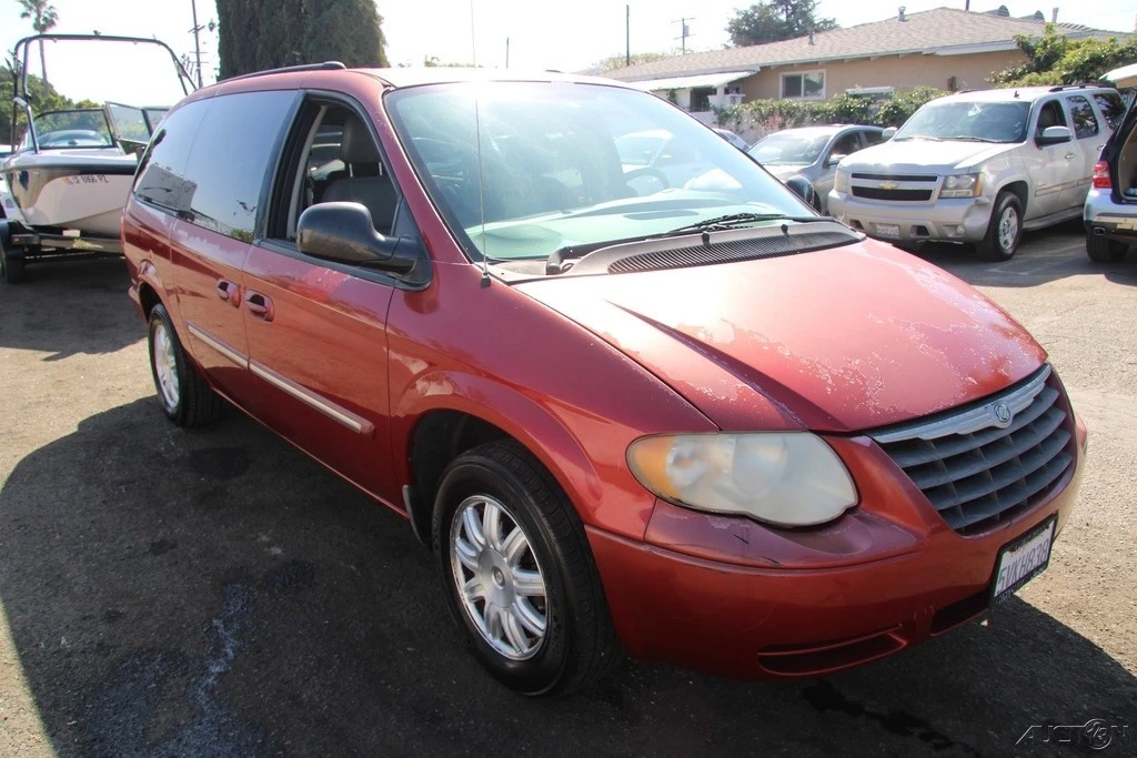 2006 Chrysler Town & Country - Image 10 of 21