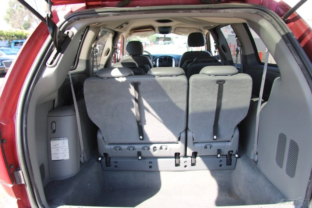 2006 Chrysler Town & Country - Image 19 of 21