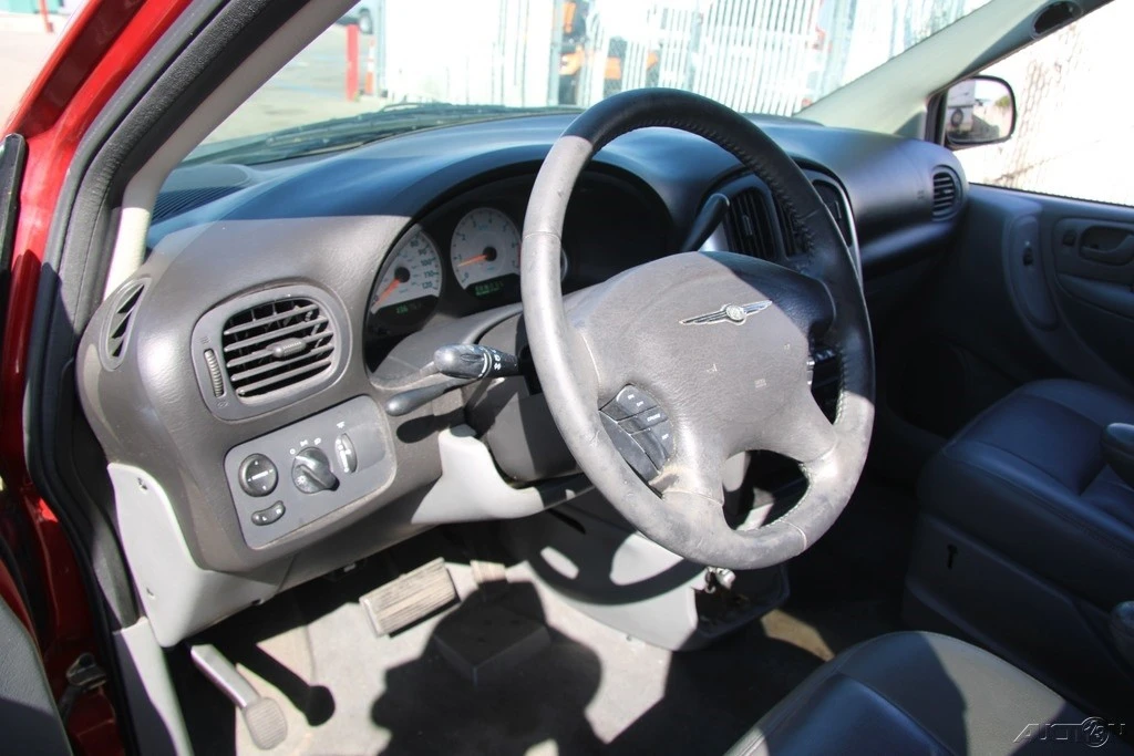 2006 Chrysler Town & Country - Image 15 of 21