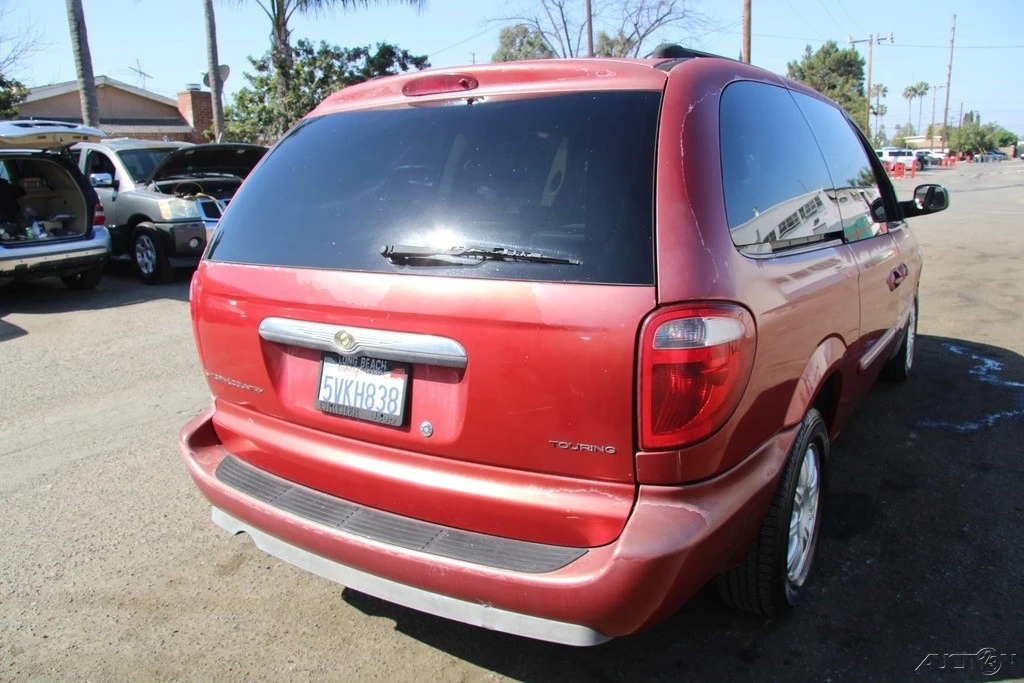 2006 Chrysler Town & Country - Image 7 of 21