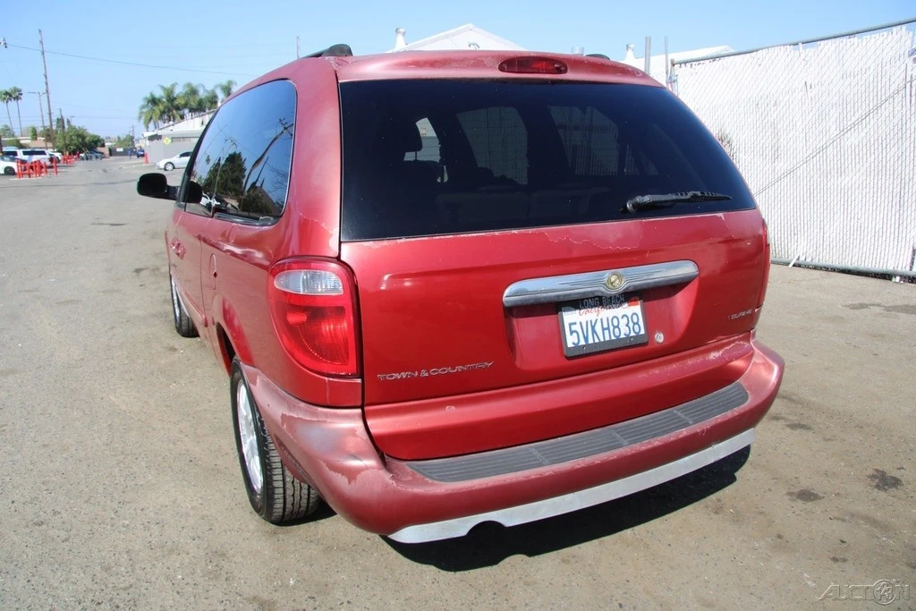 2006 Chrysler Town & Country - Image 6 of 21