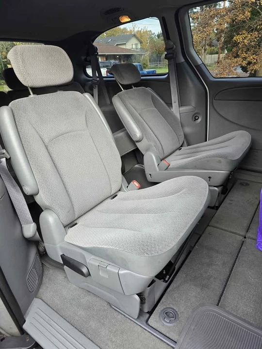 2006 Chrysler Town & Country - Image 6 of 8