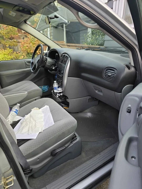 2006 Chrysler Town & Country - Image 7 of 8