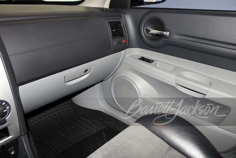 2006 Dodge Magnum SRT8 2nd Gen - Image 25 of 26