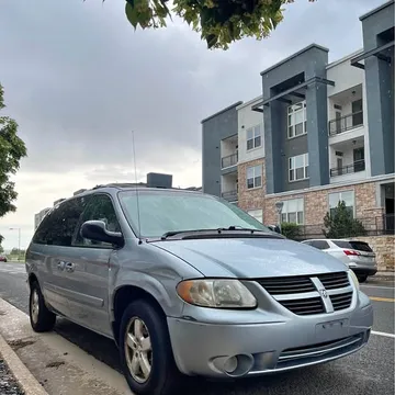 2006 Dodge Caravan SXT Minivan 4D