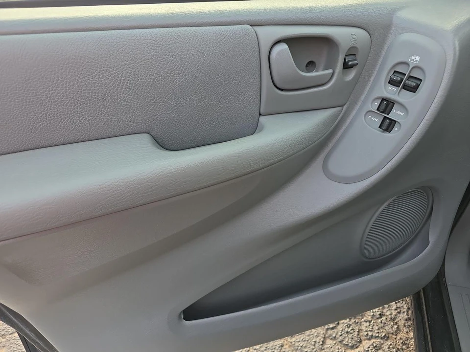 2006 Dodge Caravan - Image 5 of 12