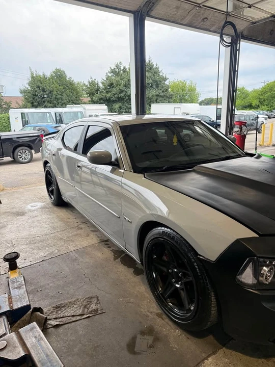 2006 Dodge Challenger - Image 2 of 7