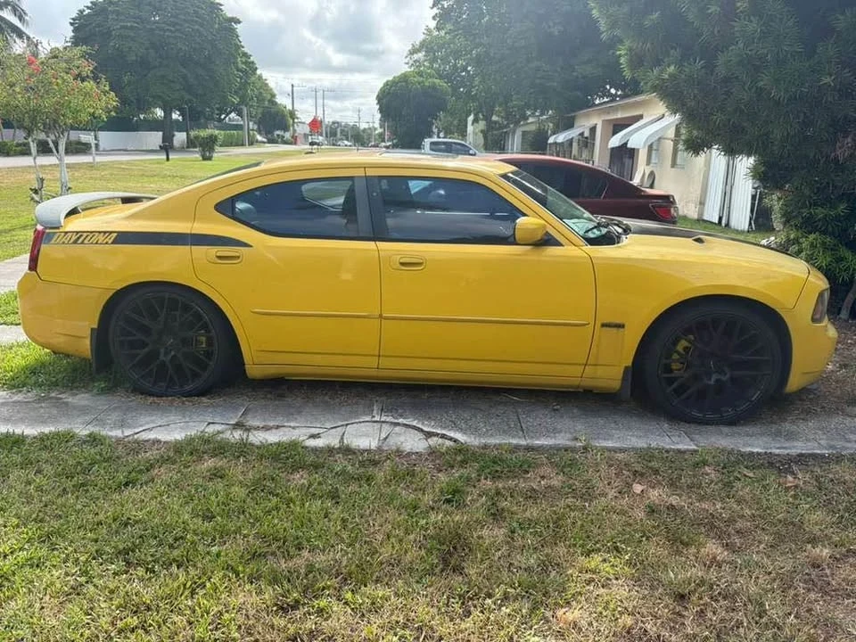 2006 Dodge Charger 6th Gen - Image 2 of 7