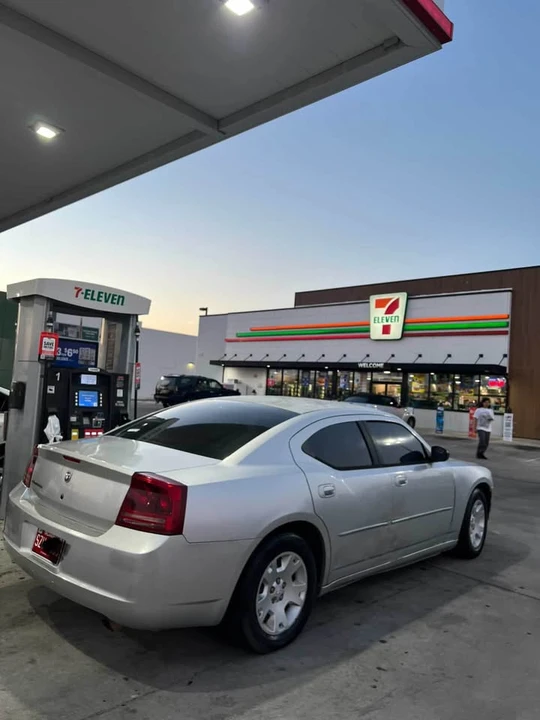 2006 Dodge Charger 6th Gen - Image 2 of 4