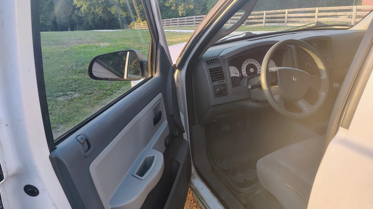 2006 Dodge Dakota 3rd Gen - Image 16 of 28