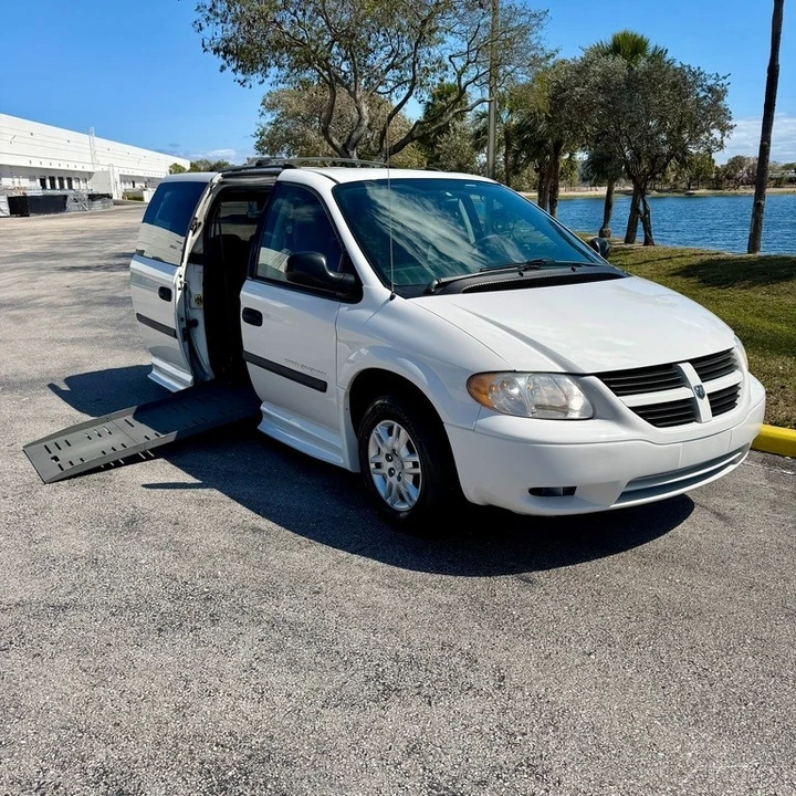2006 Dodge Caravan - Image 2 of 21