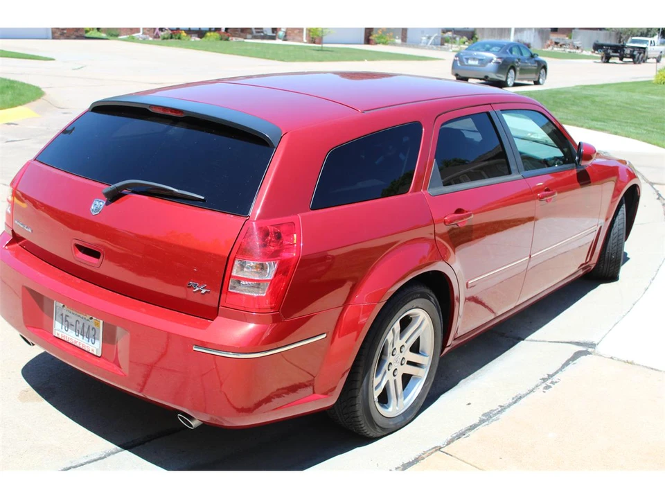 2006 Dodge Magnum 2nd Gen Wagon - Image 2 of 15