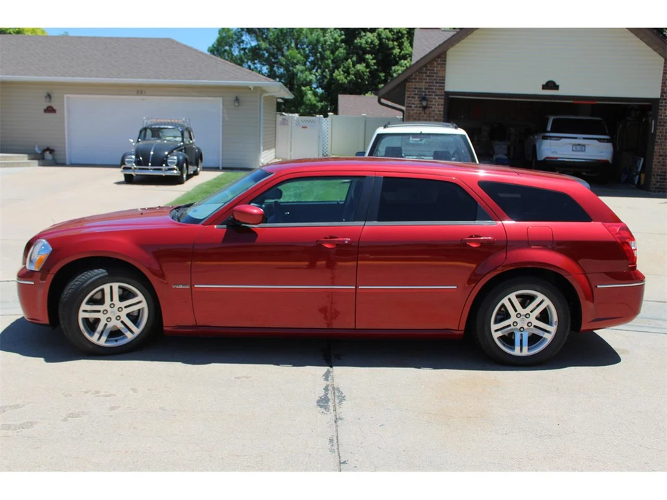 2006 Dodge Magnum 2nd Gen Wagon - Image 4 of 15